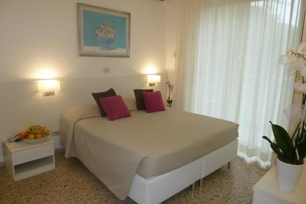 Hotel Astra Milano Marittima Ngoại thất bức ảnh