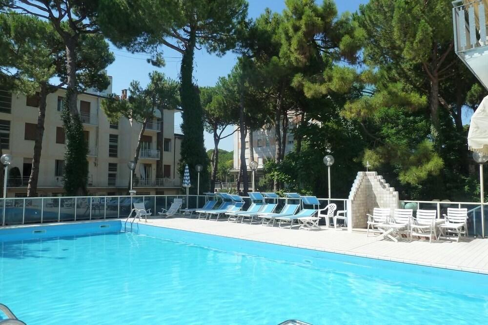 Hotel Astra Milano Marittima Ngoại thất bức ảnh