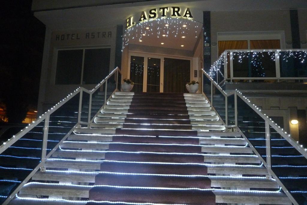 Hotel Astra Milano Marittima Ngoại thất bức ảnh