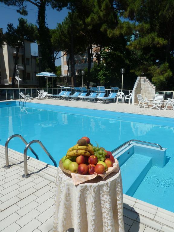 Hotel Astra Milano Marittima Ngoại thất bức ảnh