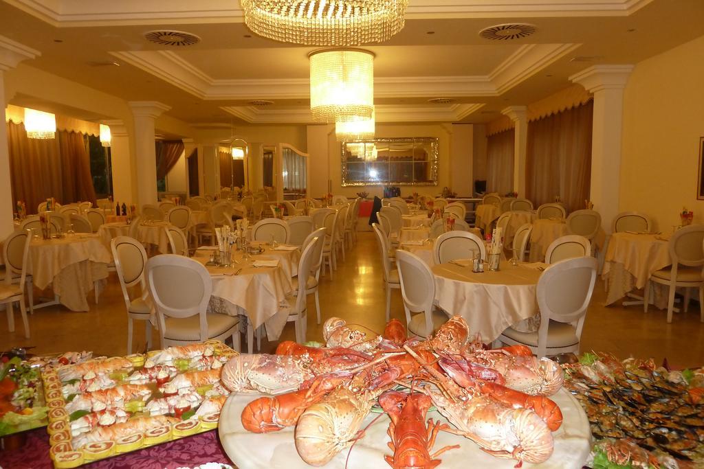 Hotel Astra Milano Marittima Ngoại thất bức ảnh