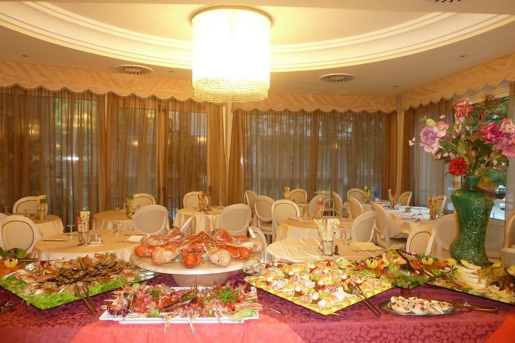 Hotel Astra Milano Marittima Ngoại thất bức ảnh