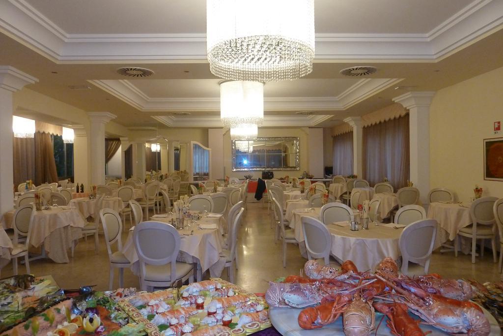 Hotel Astra Milano Marittima Ngoại thất bức ảnh